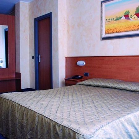Point Hotel Conselve Esterno foto