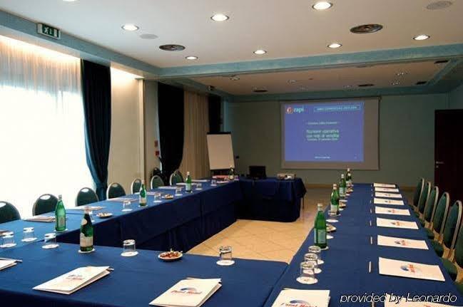 Point Hotel Conselve Esterno foto