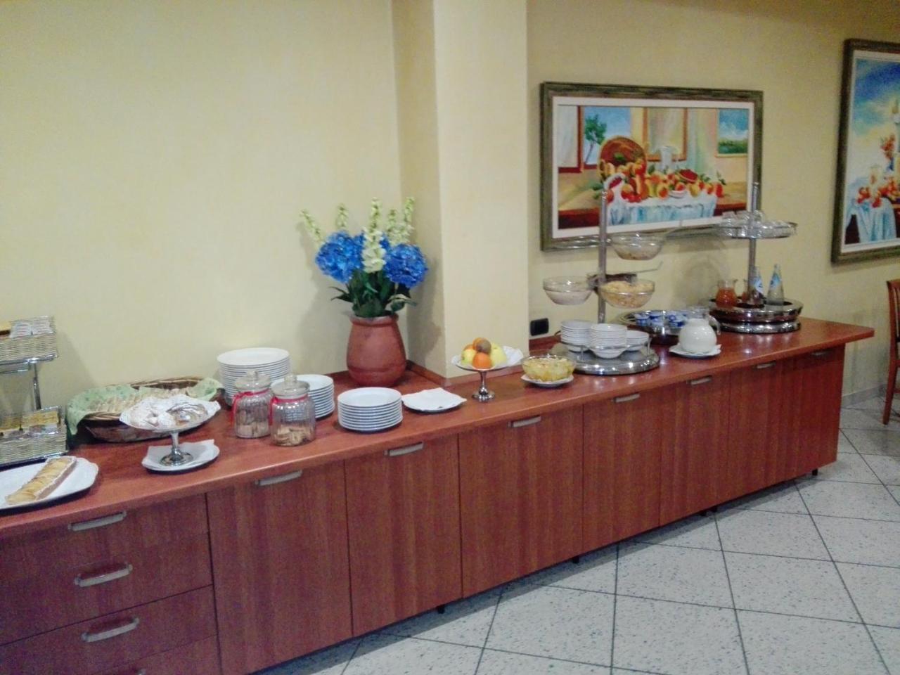 Point Hotel Conselve Esterno foto