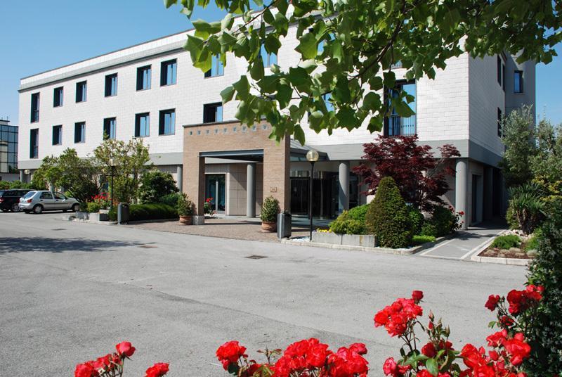 Point Hotel Conselve Esterno foto